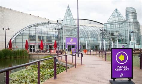 bluewater shopping centre opening times.